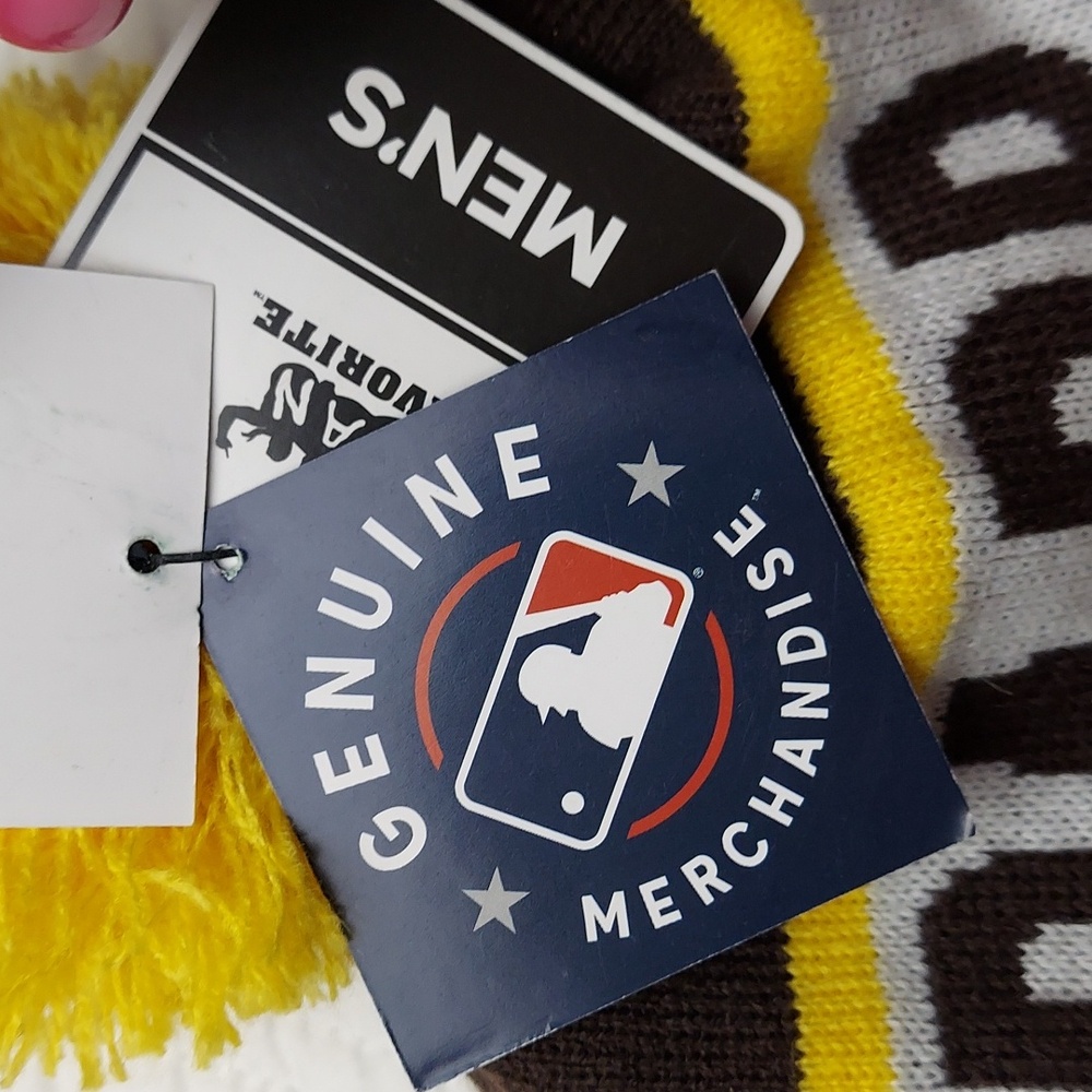 *🆕 Padres MLB Women's Hat with Yellow Pom, San Diego Offical Merchandise, NEW - Picture 4 of 4
